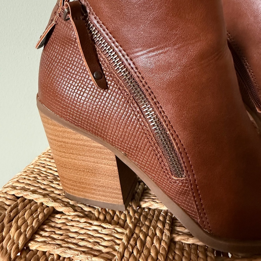 Universal Thread Ankle Booties, EUC - Picture 5 of 15